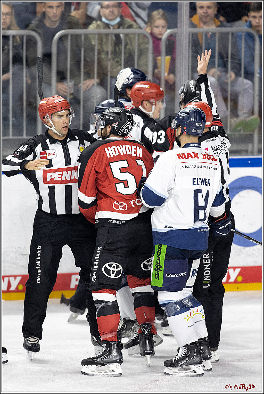 PENNY DEL;  Koelner Haie - Straubing Tigers; Koeln, 15.10.2021